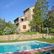 La piscina e la villa
